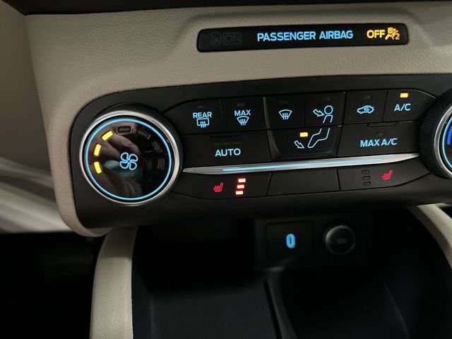 Used 2020 Black Metallic Ford SE image 32
