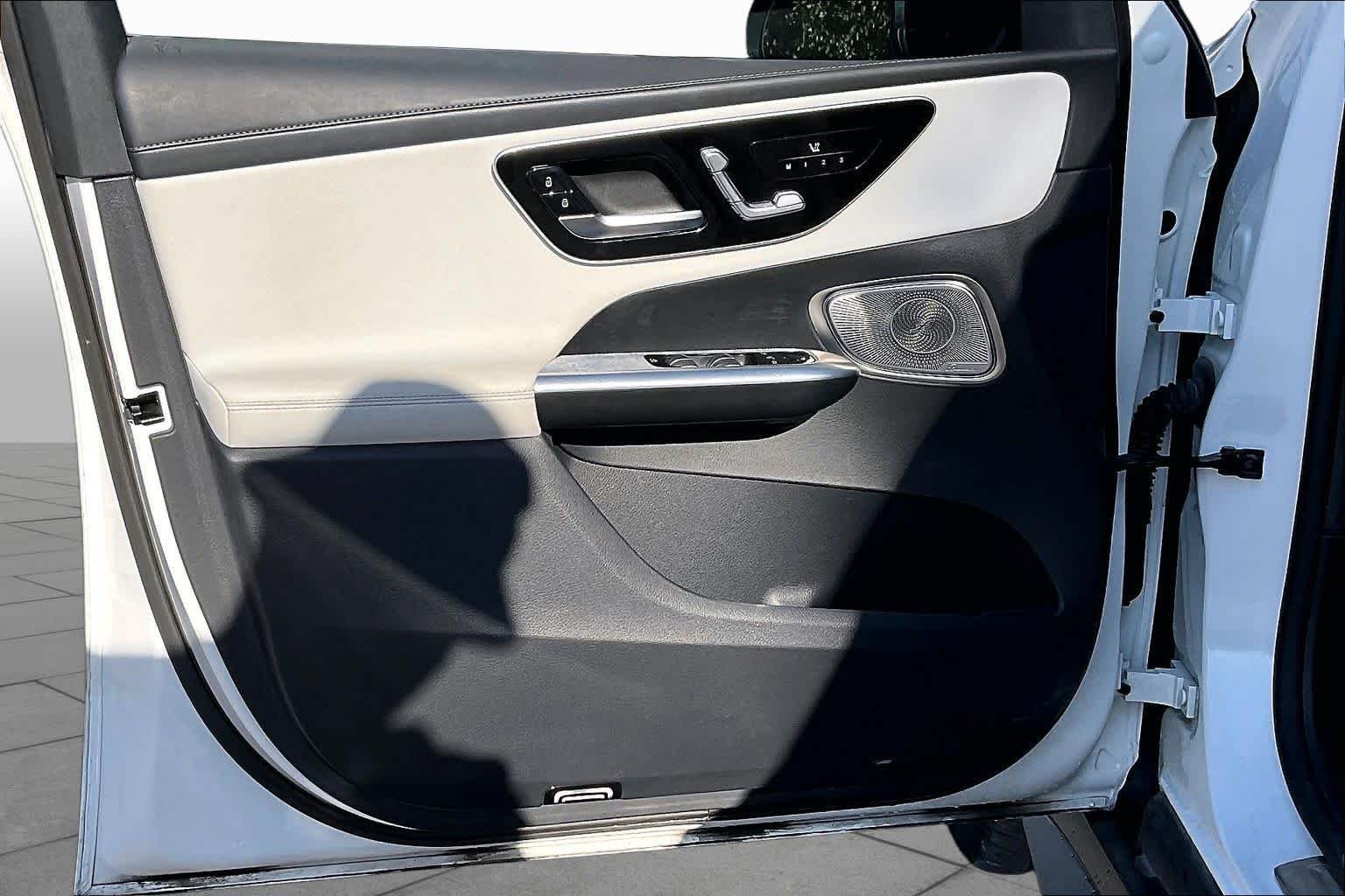 Used 2023 Polar White Mercedes-Benz GLC 300 image 21