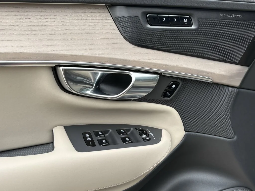 New 2026 Onyx Black Volvo Ultra image 11