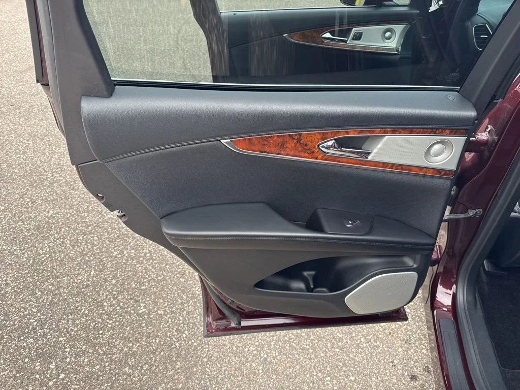 Used 2018 Burgundy Velvet Metallic Tinted Clearcoat Lincoln Reserve image 33