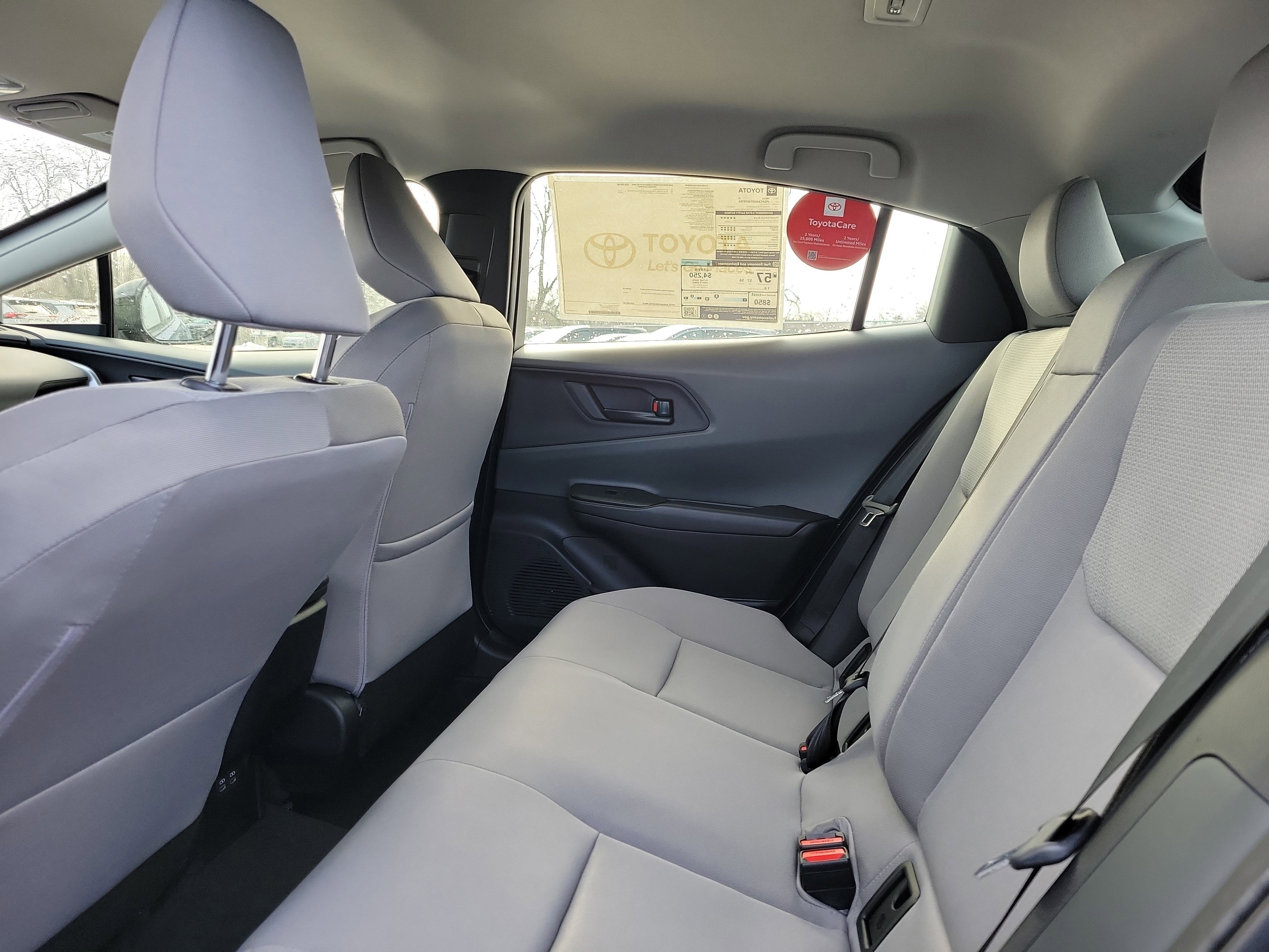 2026 Toyota Prius LE - Photo 11
