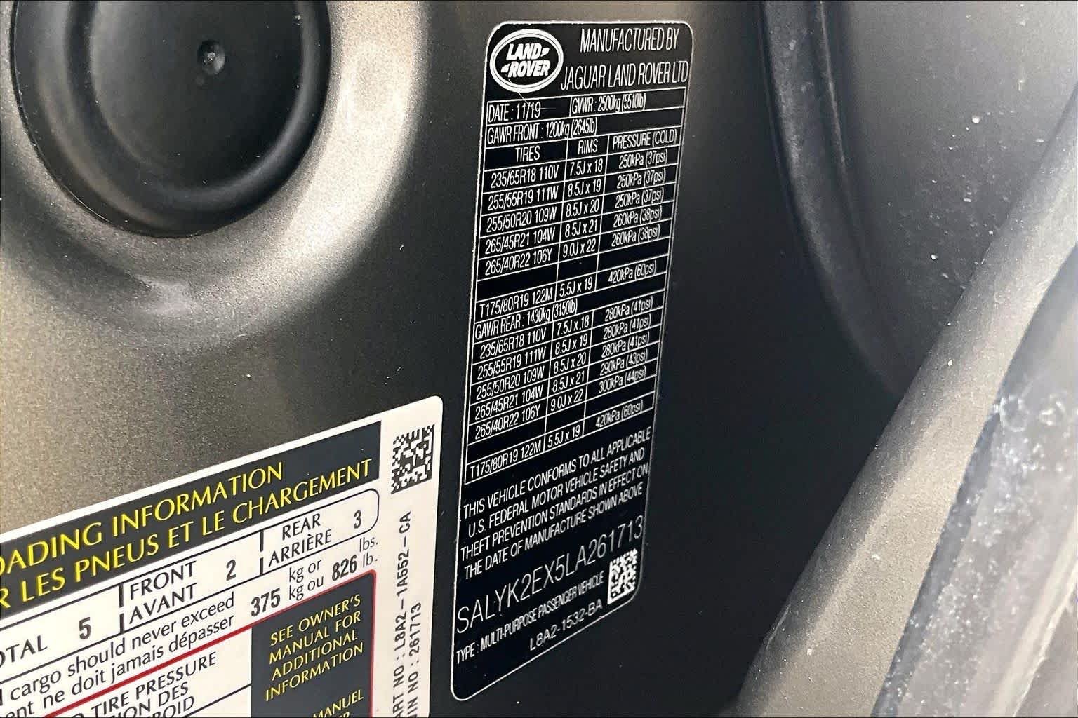 Used 2020 Silicon Silver Premium Metallic Land Rover R-Dynamic S image 33