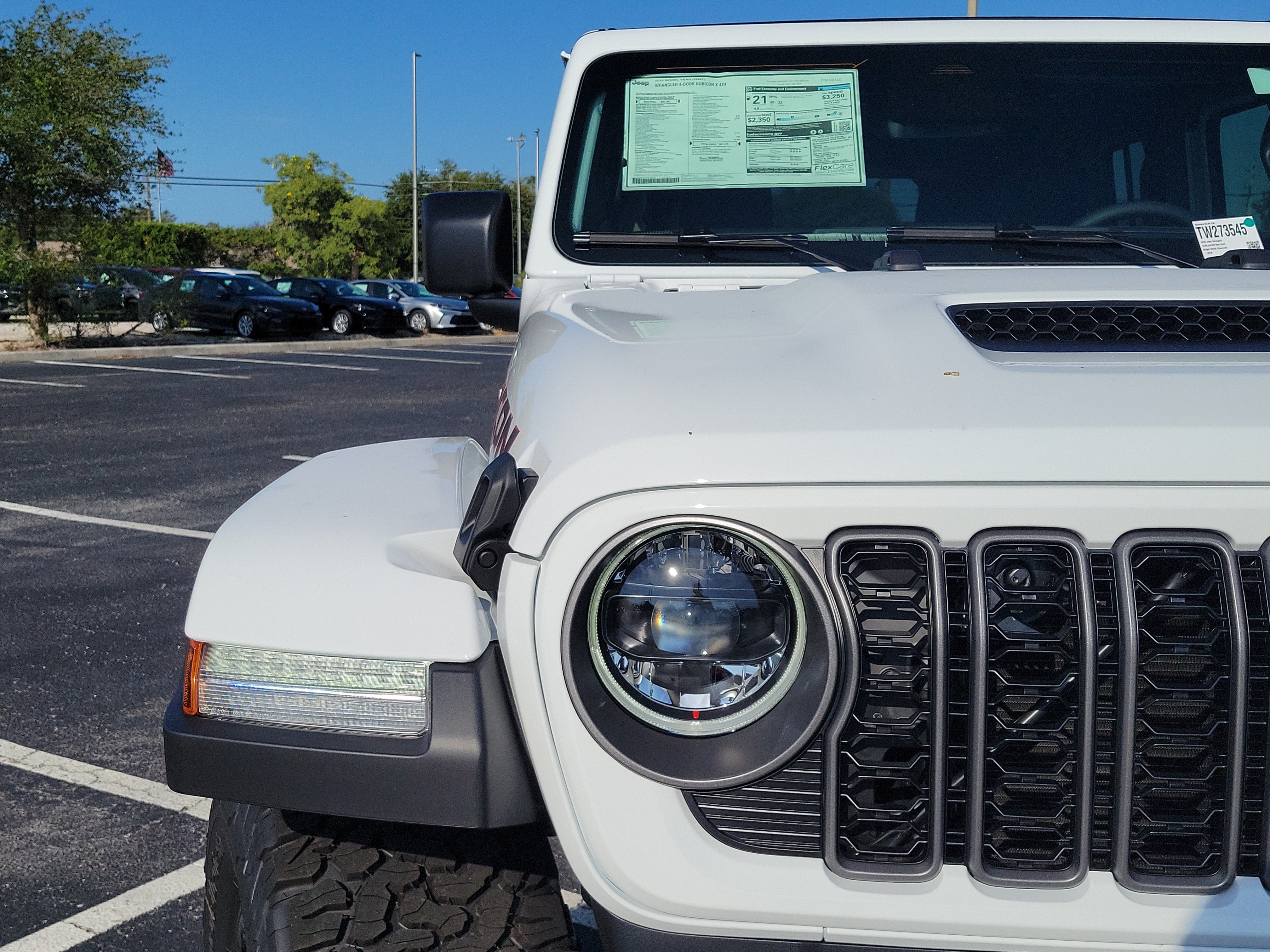 New 2026 Bright White Clear-Coat Exterior Paint Jeep Rubicon X image 7