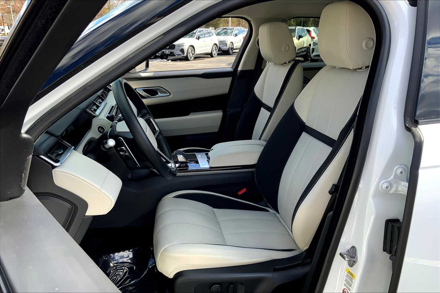 Used 2022 Fuji White Land Rover R-Dynamic S image 9