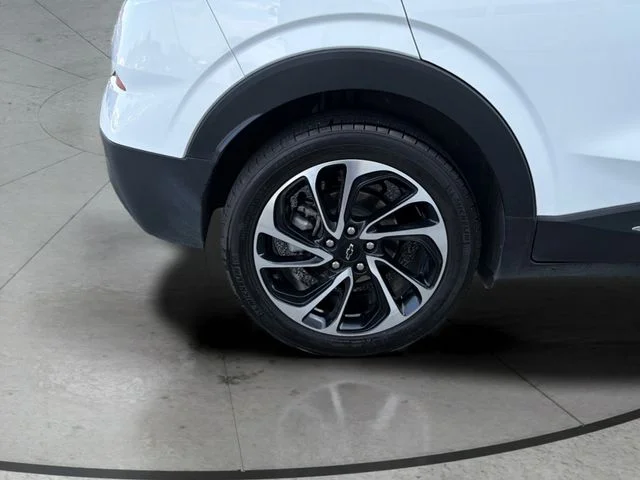 Used 2023 White Chevrolet Premier image 32