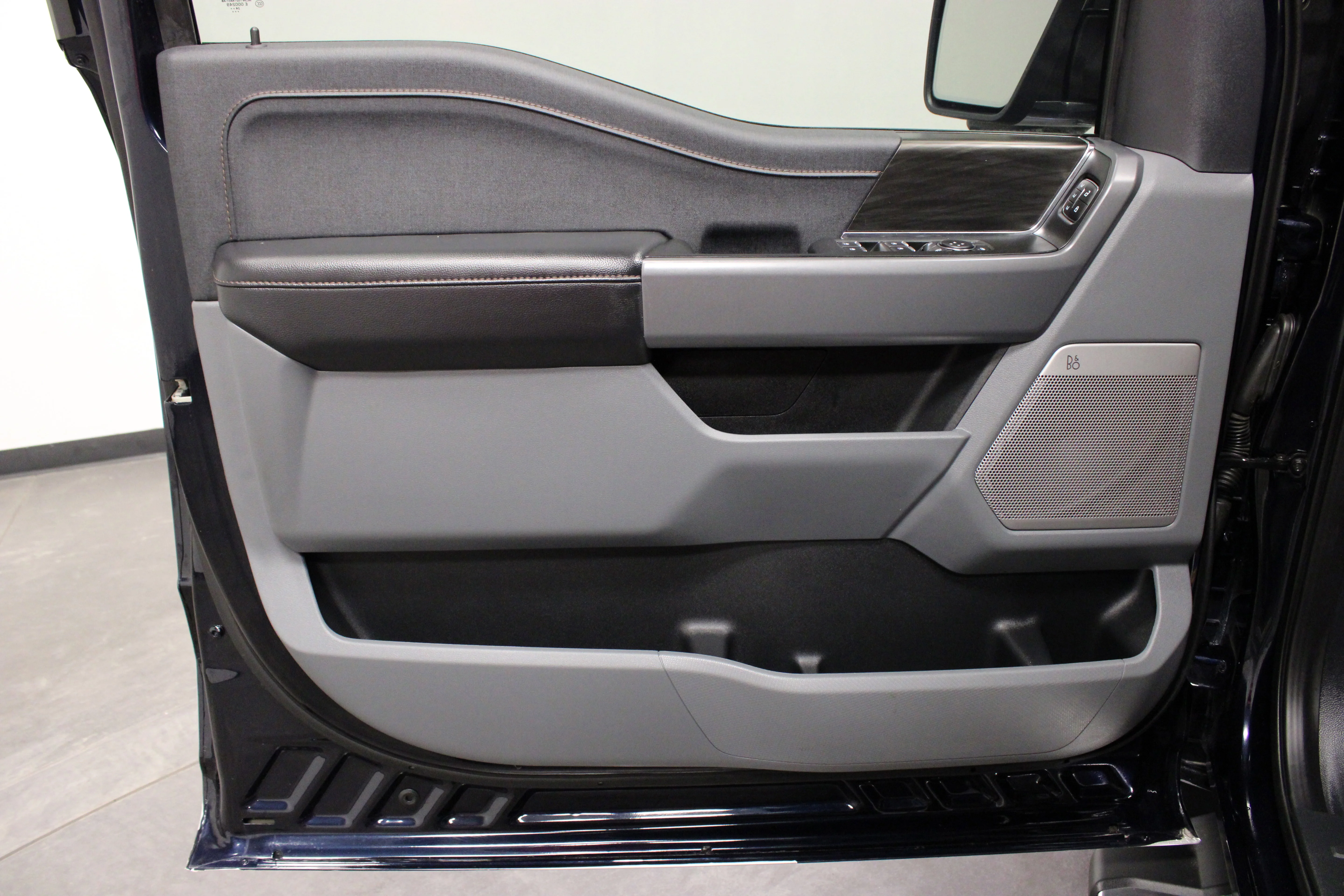Used 2025 Antimatter Blue Metallic Ford LARIAT image 20