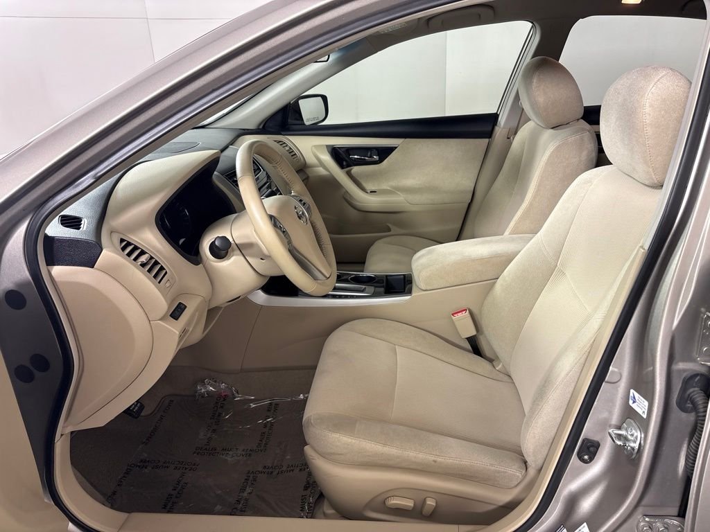 Used 2013 Beige Nissan 2.5 SV image 22