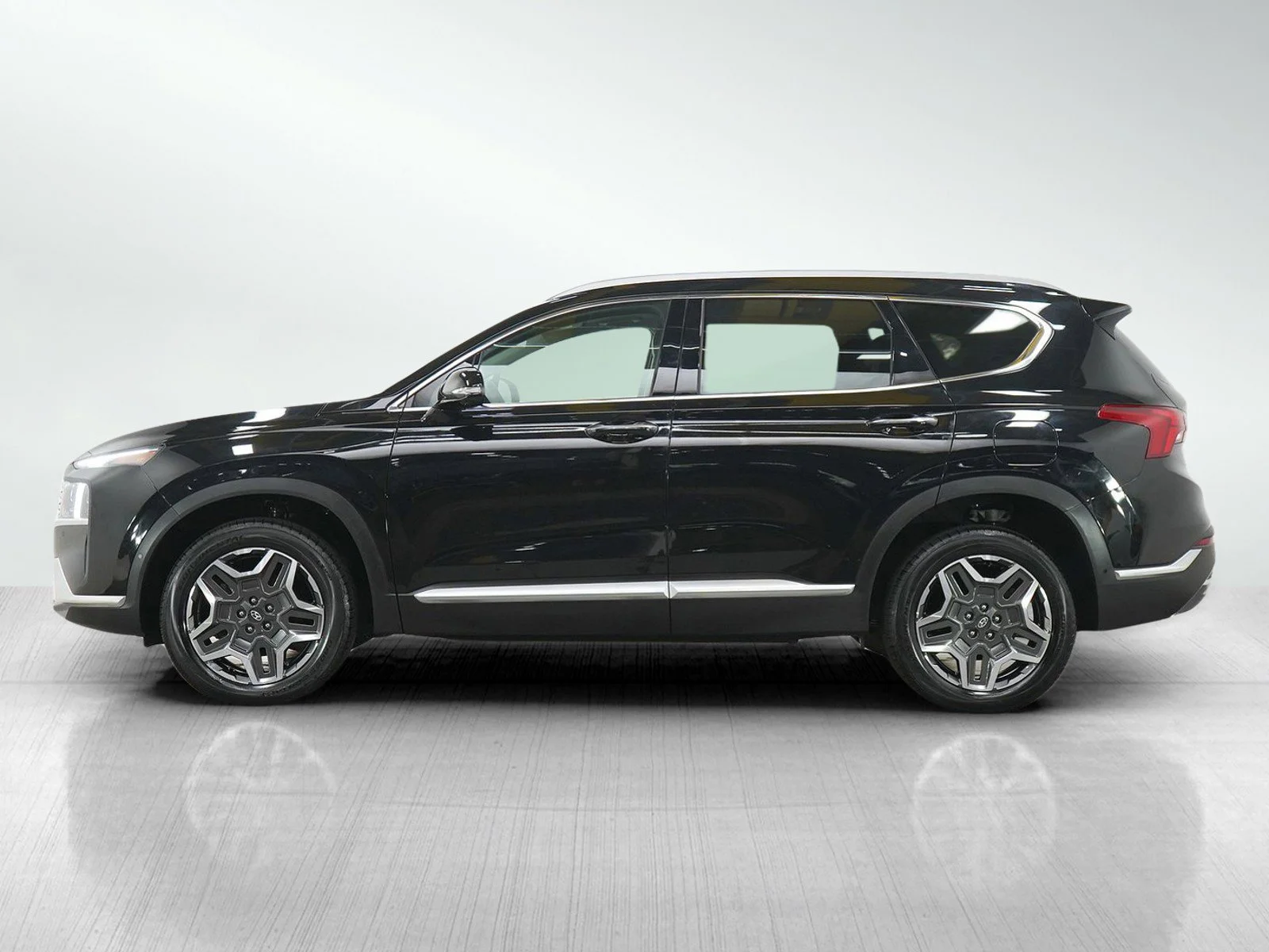 Used 2023 Hyundai Santa Fe Limited with VIN 5NMS4DAL8PH636740 for sale in Burnsville, Minnesota