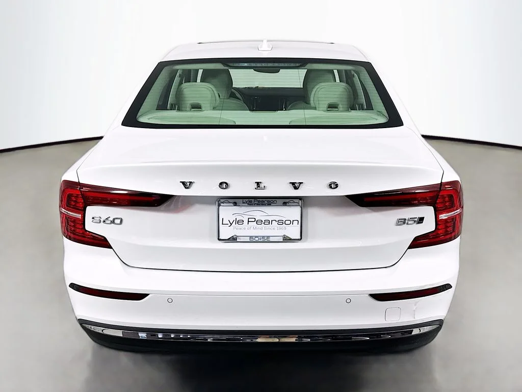 Used 2023 Crystal White Volvo Ultimate image 10