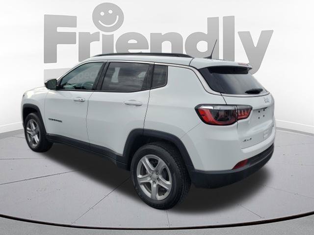 Used 2023 White Jeep Latitude image 3