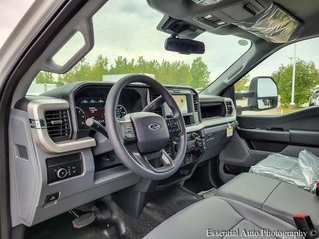 New 2025 Oxford White Ford F-450® XL image 33