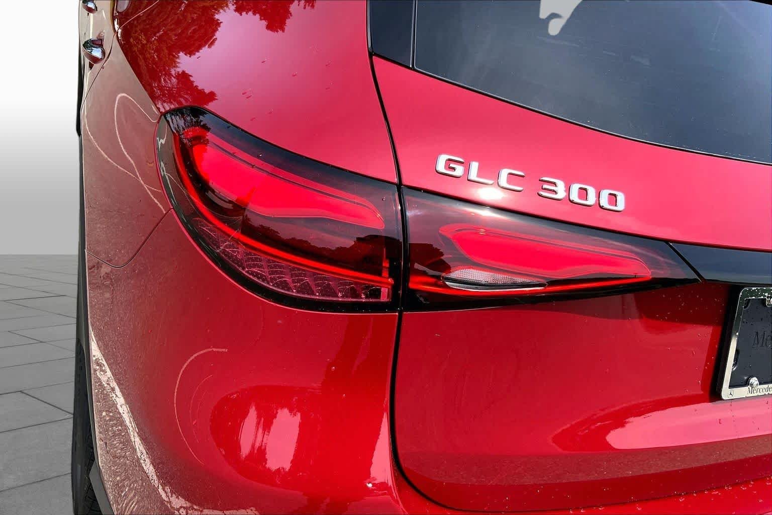 New 2026 MANUFAKTUR Patagonia Red Metallic Mercedes-Benz GLC 300 image 18