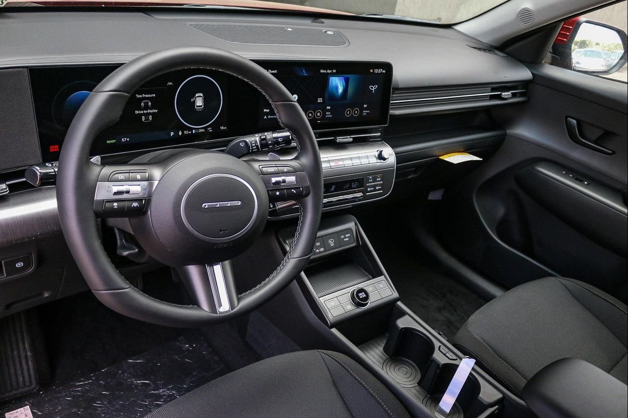 2025 Hyundai Kona EV SEL - Photo 23