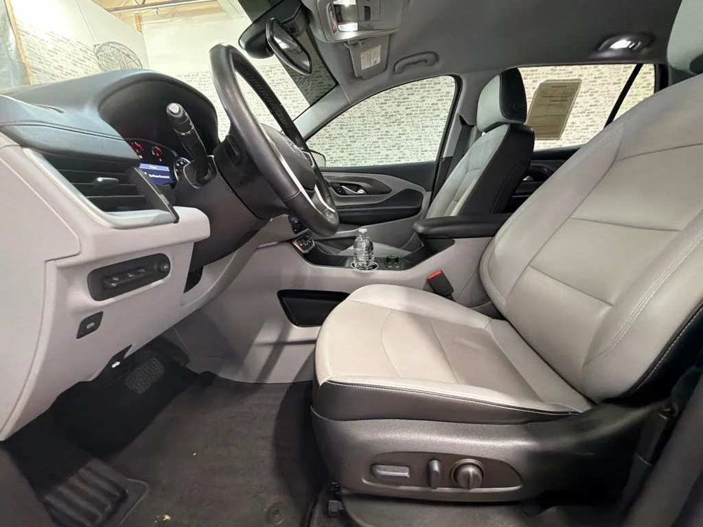 Used 2024 White Frost Tricoat GMC SLT image 23