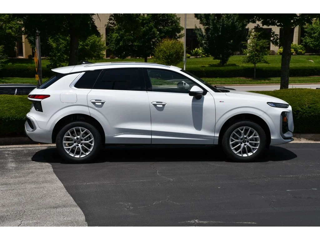 New 2026 Glacier White Metallic Audi S line image 3