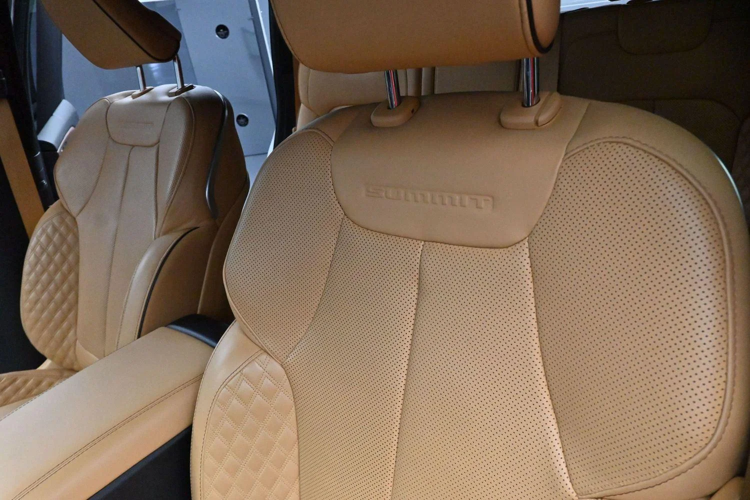 Used 2022 White Jeep Summit image 16