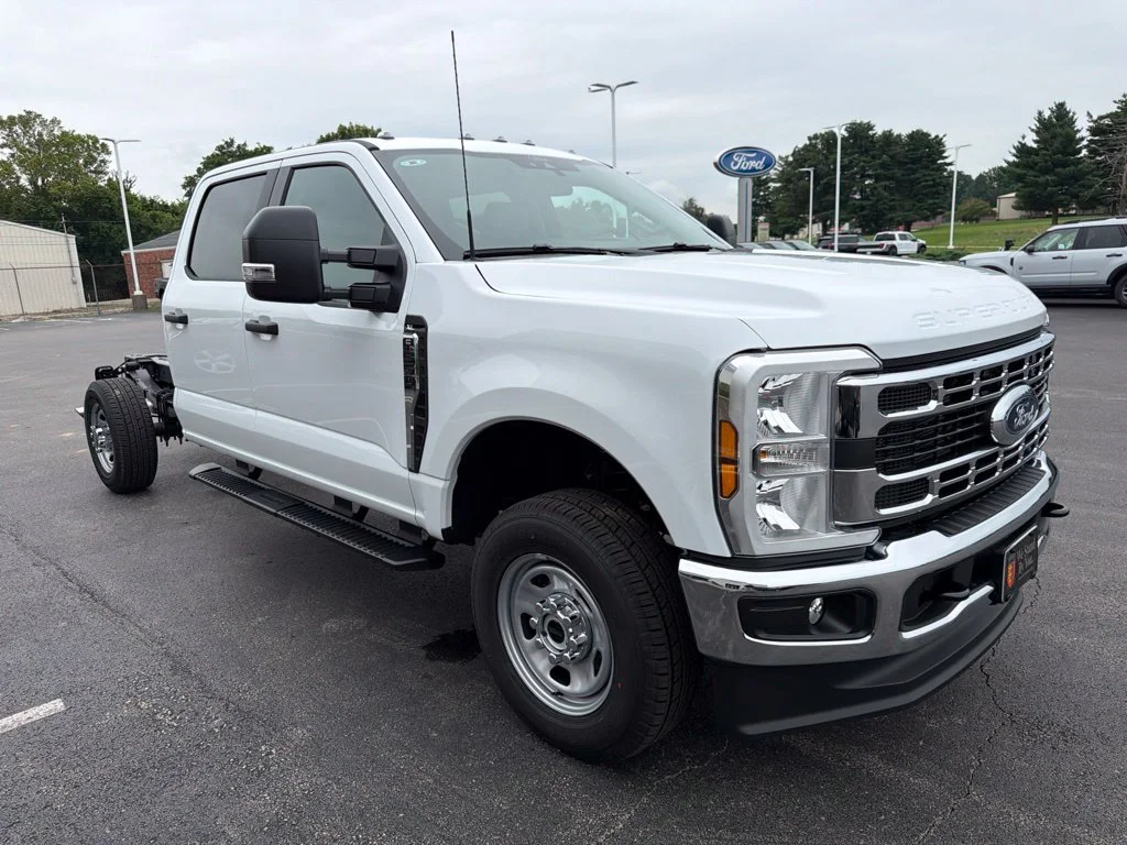 New 2026 Oxford White Ford F-350® XL image 7