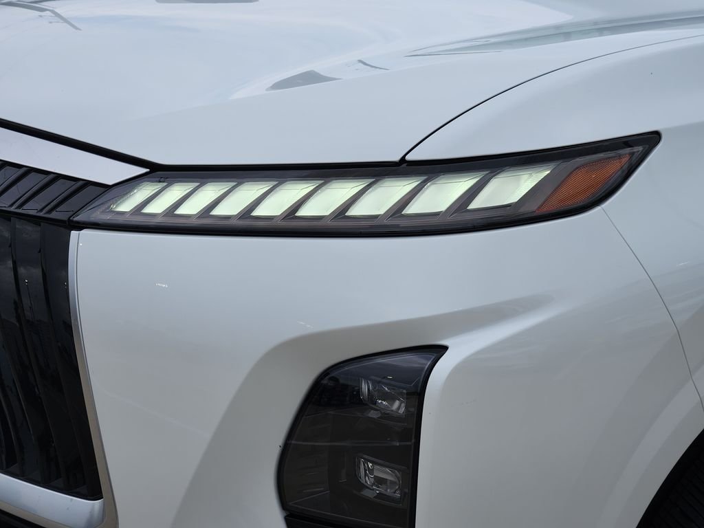 Used 2026 White INFINITI LUXE image 9