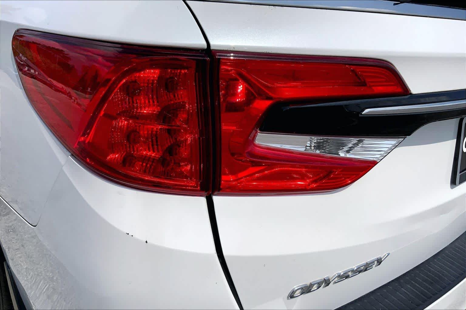 Used 2021 Platinum White Pearl Honda EX-L image 28