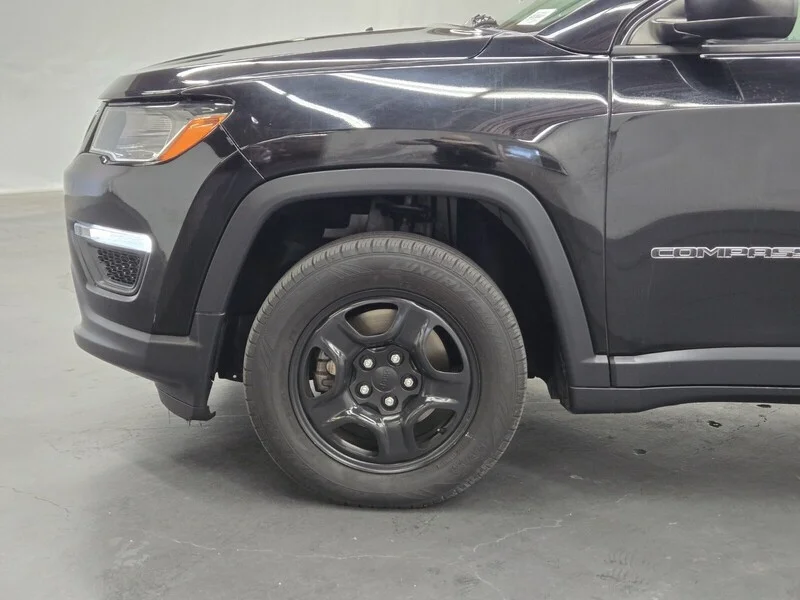 Used 2018 Diamond Black Crystal Pearlcoat Jeep Sport image 6