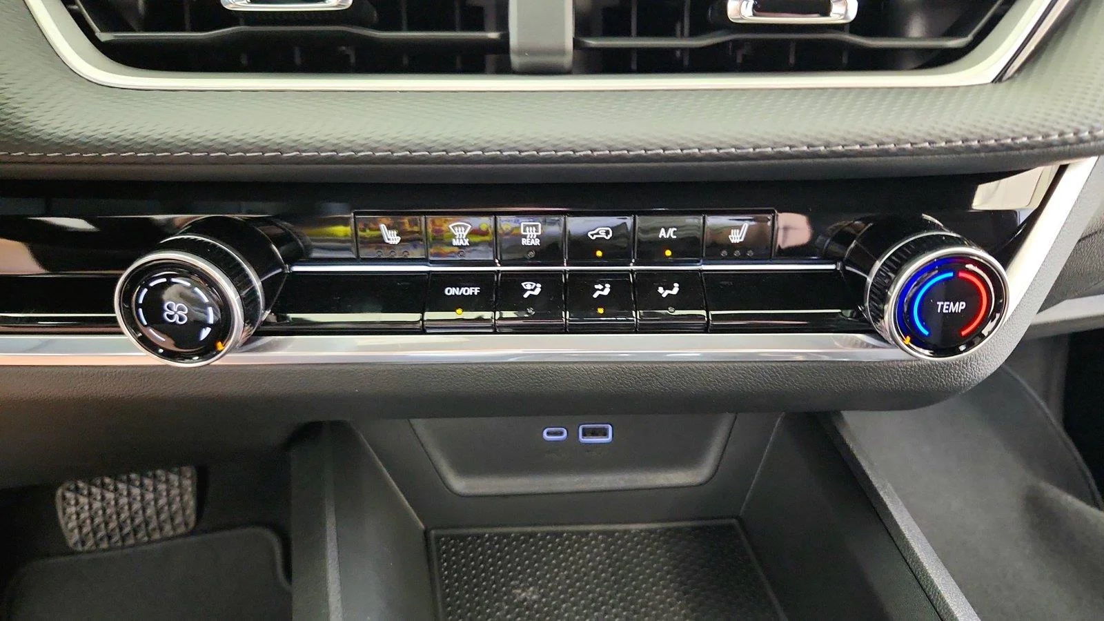2027 Chevrolet Equinox LT - Photo 22