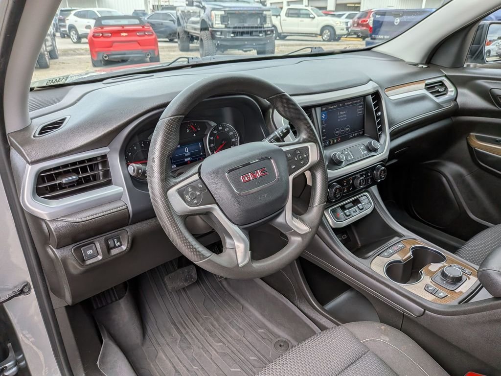 Used 2023 Silver GMC SLE image 32