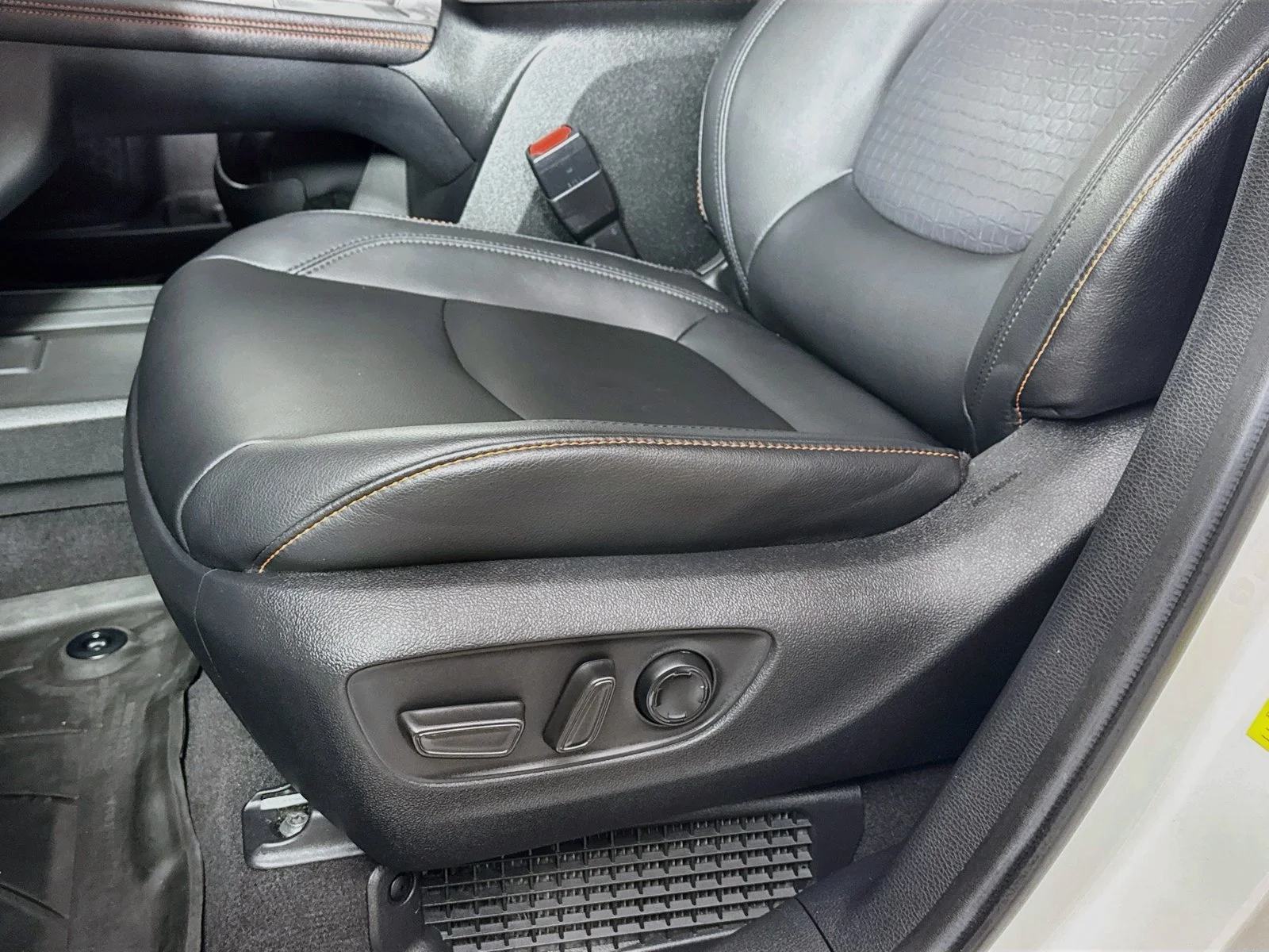 Used 2022 White Toyota XSE image 19