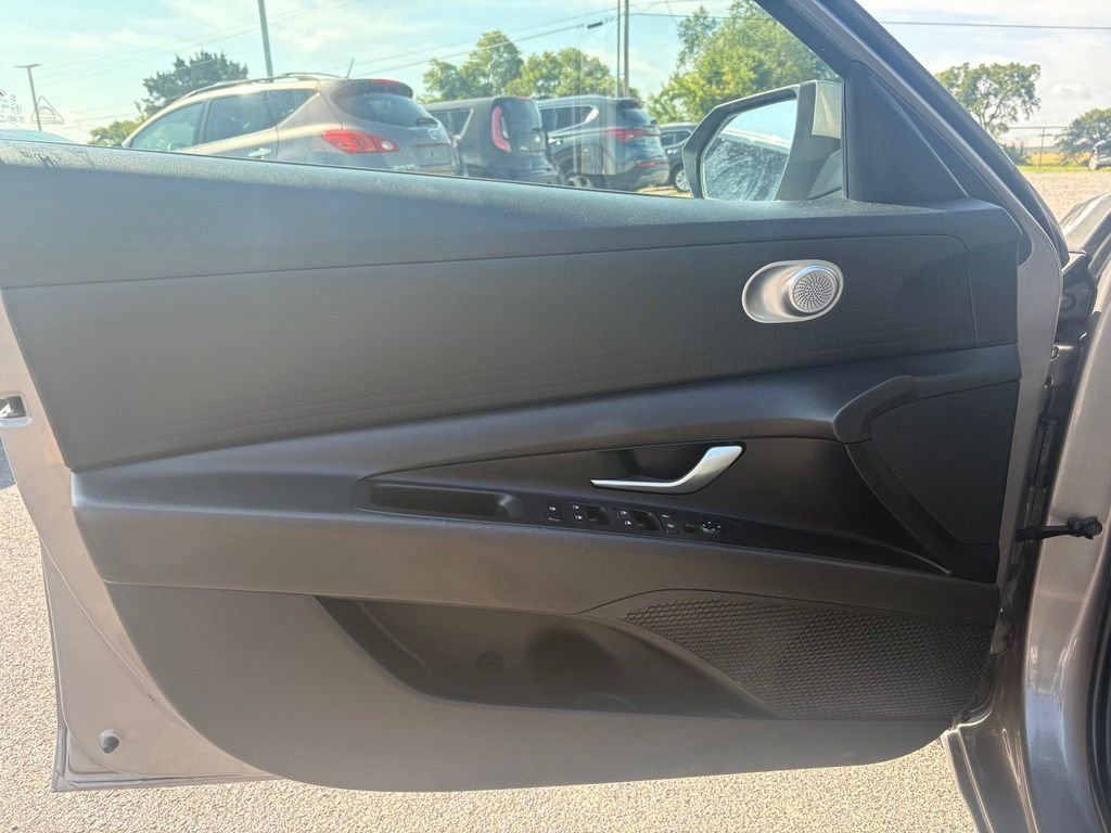 Used 2023 Gray Hyundai SE image 12