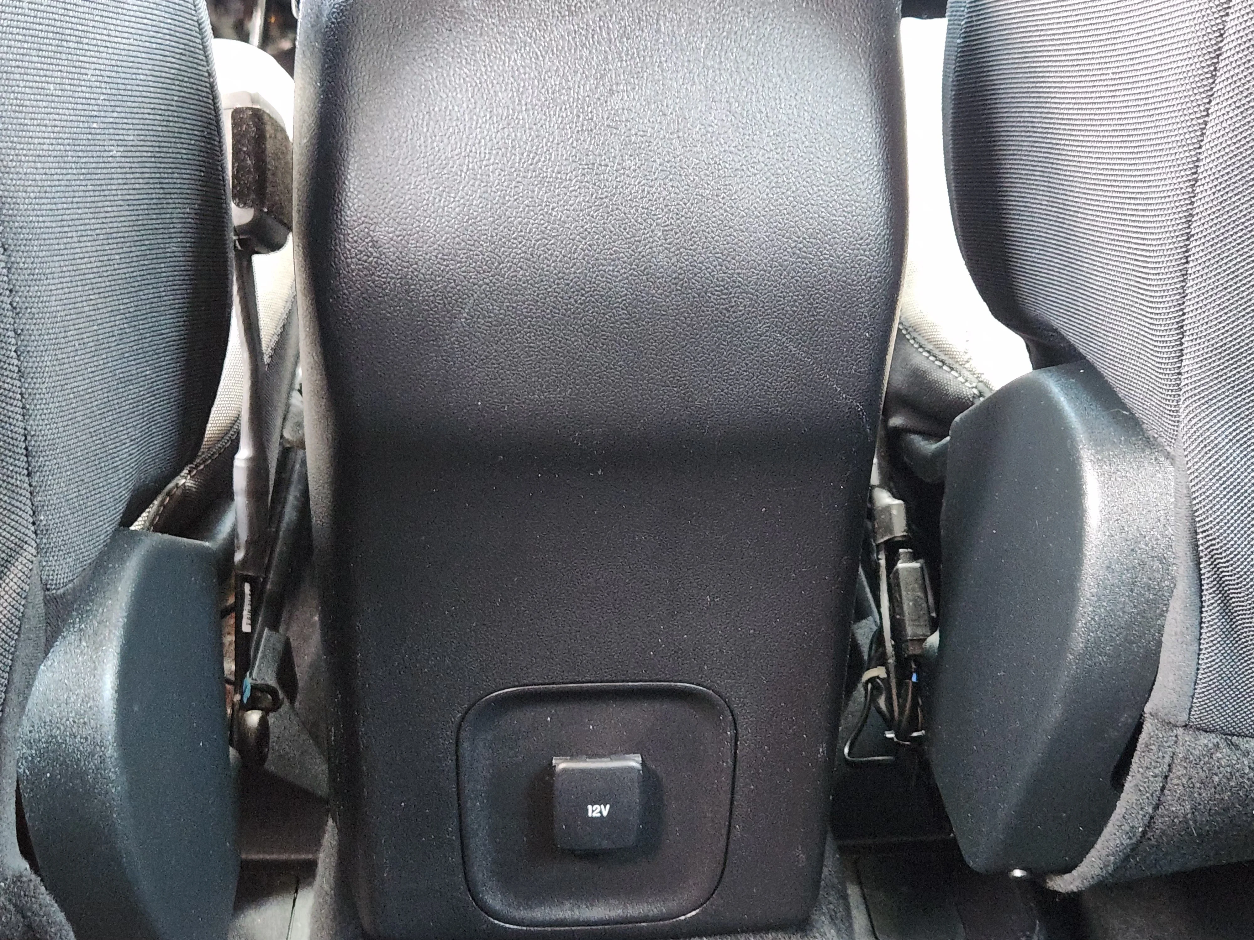 Used 2020  Ford S image 29