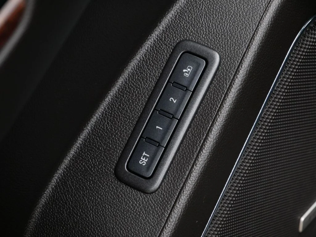 Used 2016 Black GMC SLT image 19