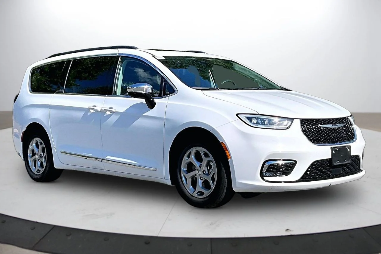 Certified Used 2023 White Chrysler Limited image 2