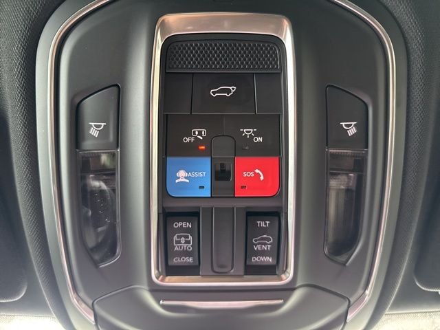New 2026 Silver Zynith Exterior Paint Jeep Altitude image 28