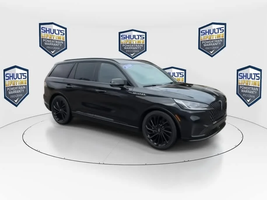 Used 2026 Infinite Black Metallic Clearcoat Lincoln Reserve image 2