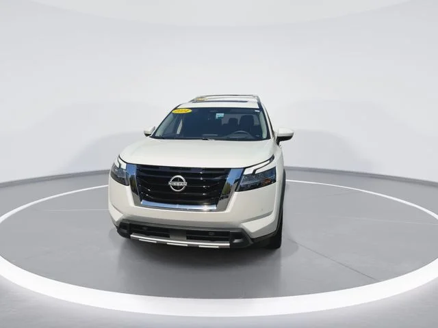Used 2024 White Nissan Platinum image 3