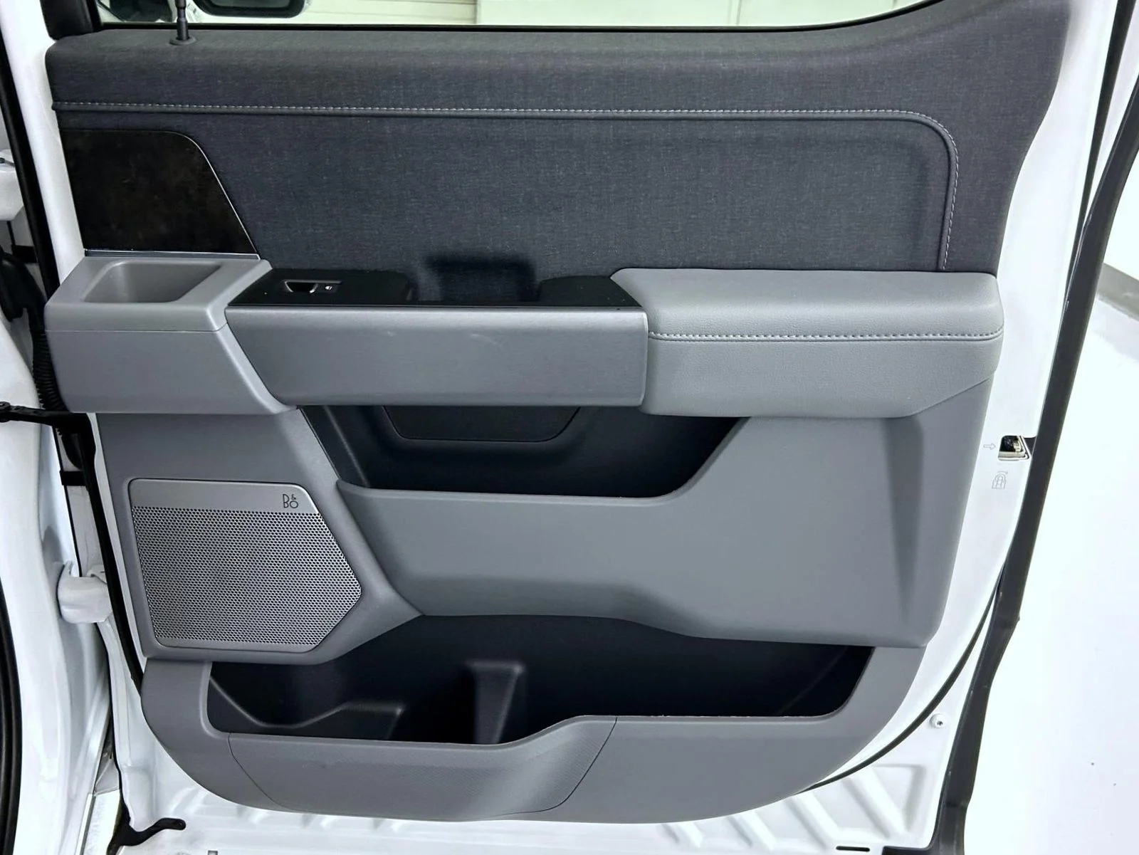 Used 2022 White Ford Lariat image 17