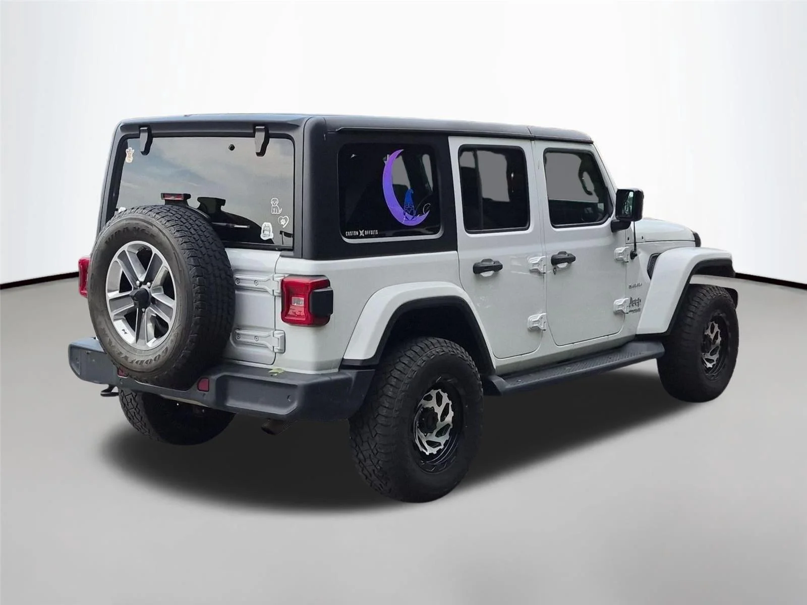 Used 2021 Bright White Clearcoat Jeep Unlimited Sahara image 5