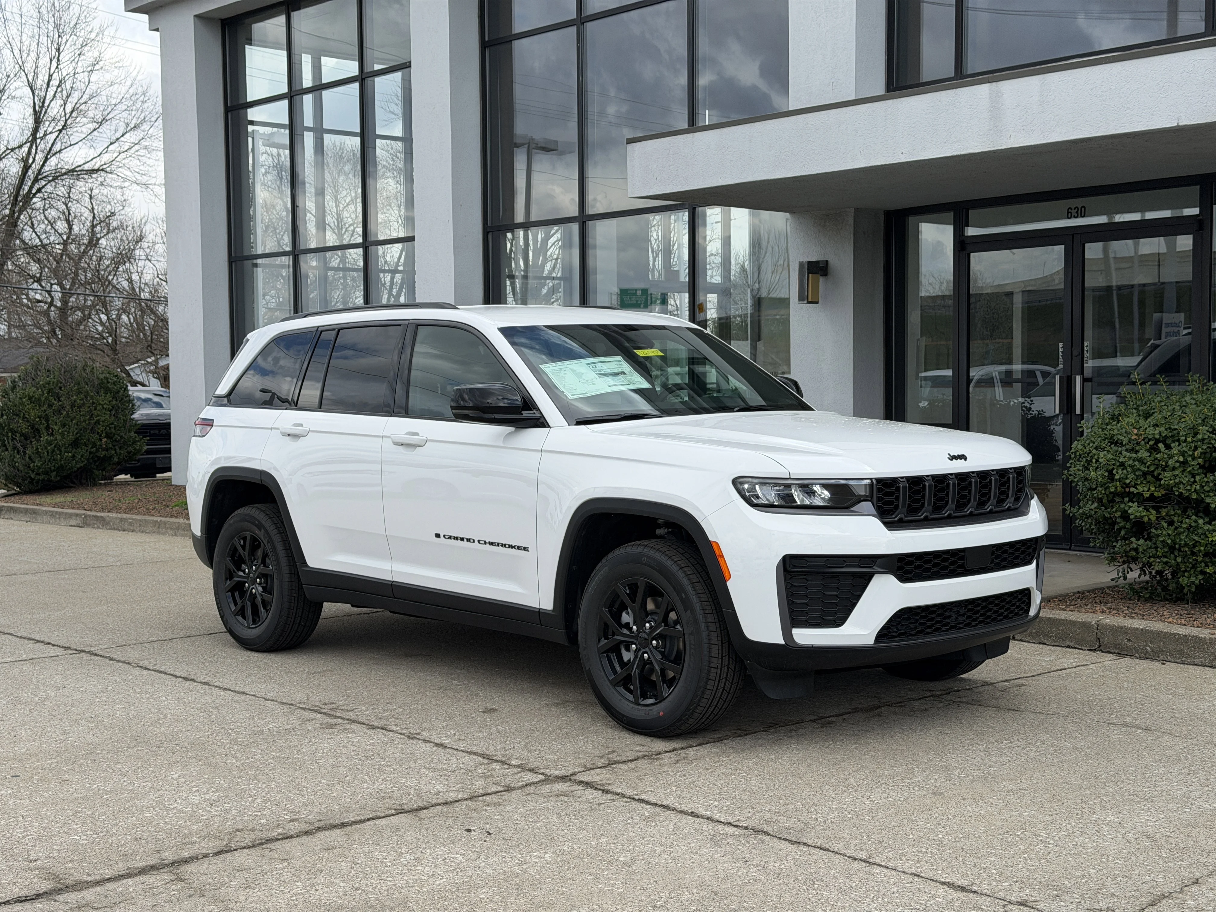 New 2026 Bright White Clear-Coat Exterior Paint Jeep Altitude image 2
