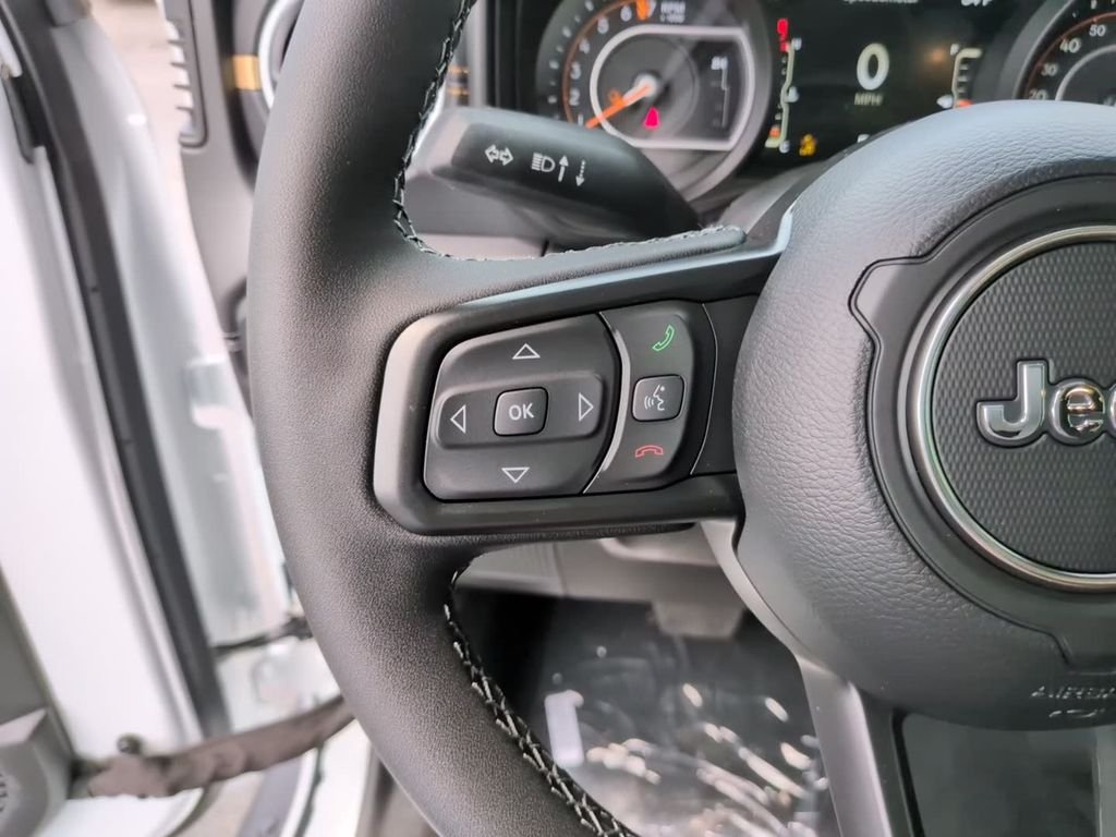 New 2026 Bright White Clear-Coat Exterior Paint Jeep Sahara image 22