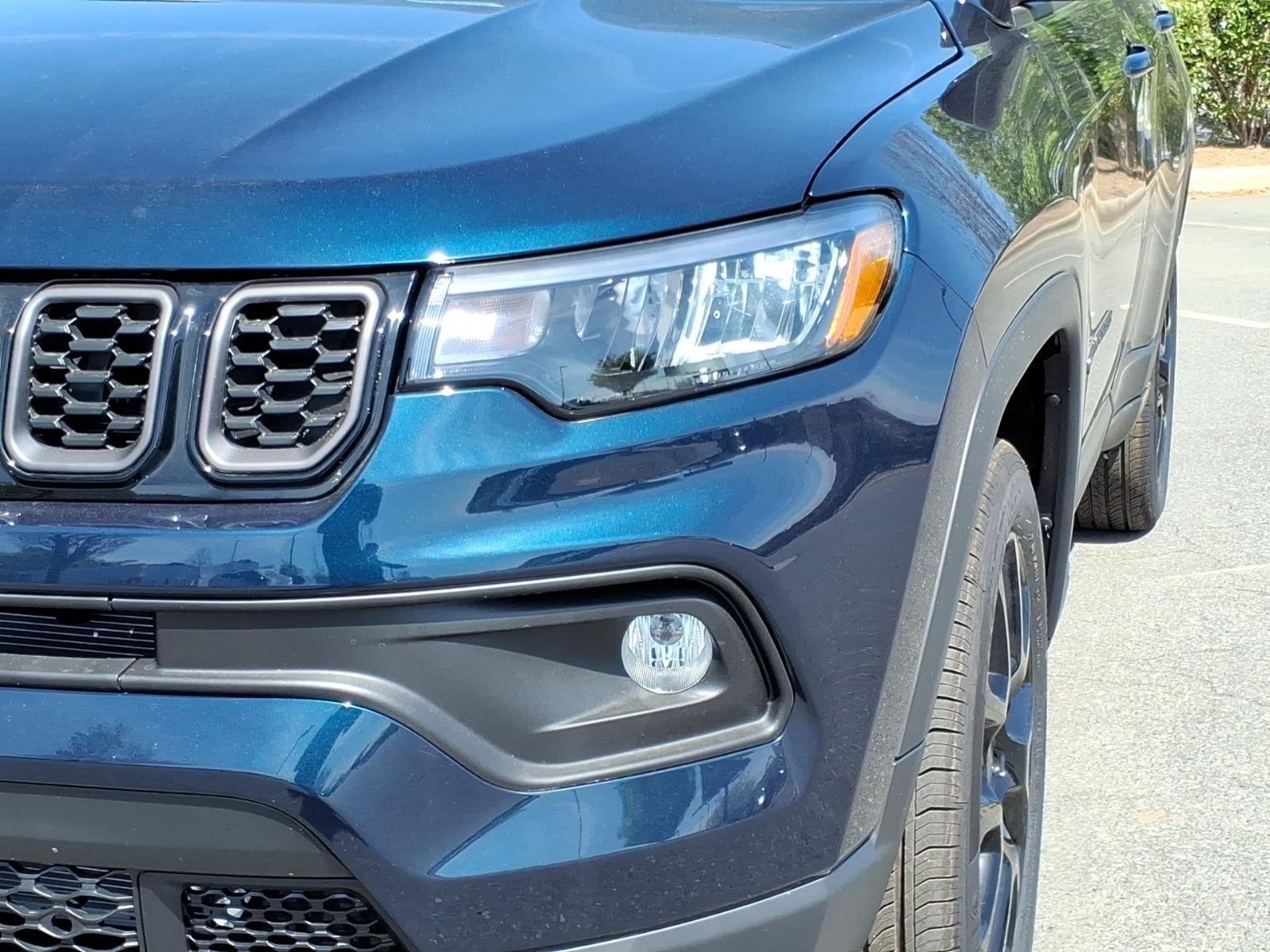 New 2026 Fathom Blue Pearl-Coat Exterior Paint Jeep Latitude Altitude image 15