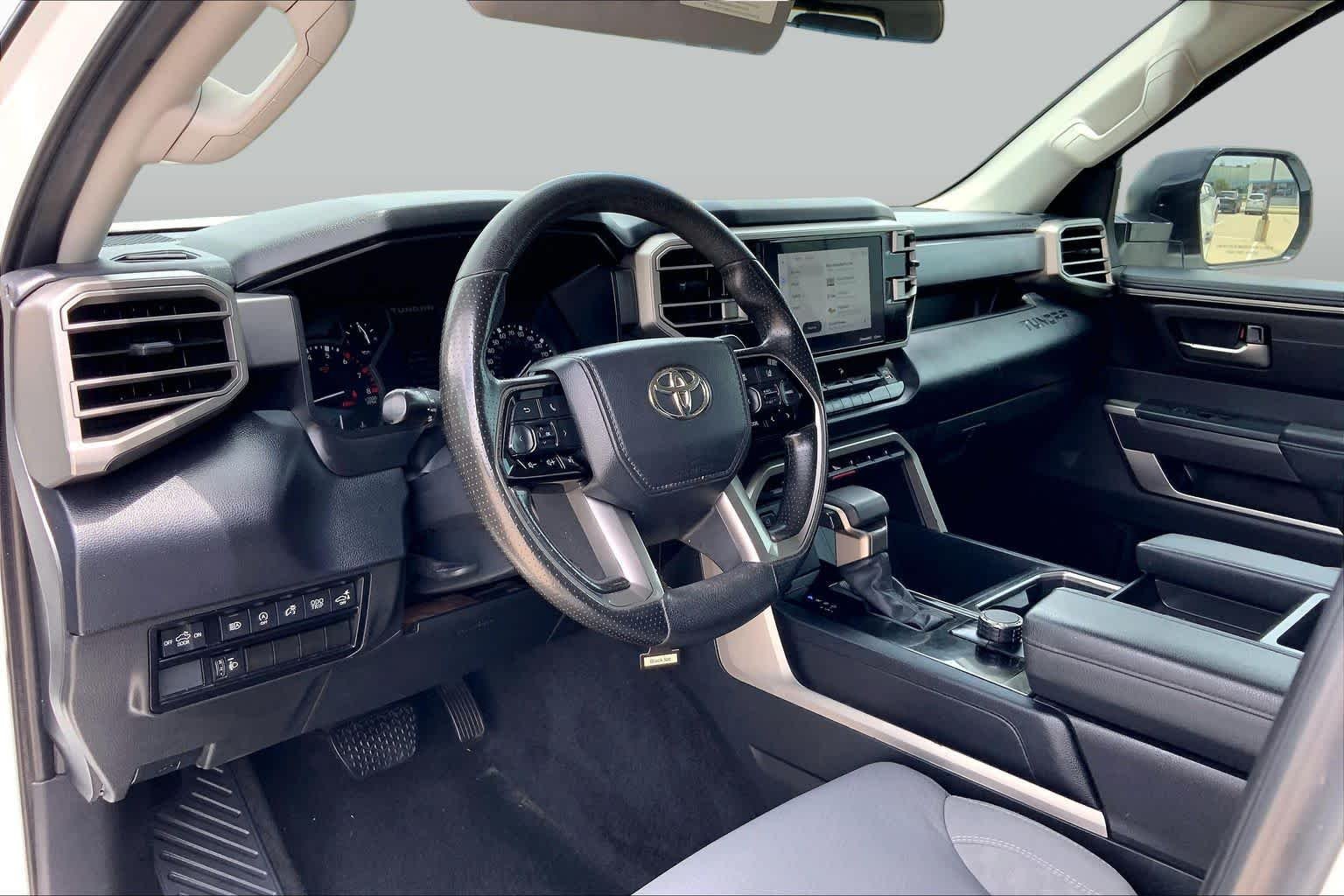 Used 2023 Ice Cap Toyota SR5 image 17