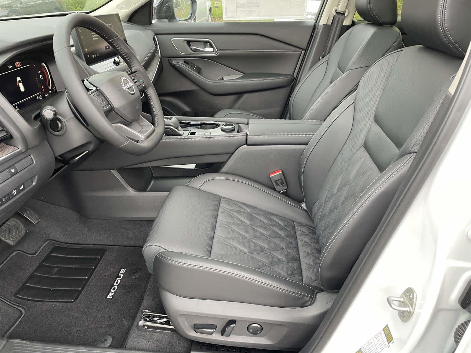 New 2026 Everest White Pearl/Super Black Nissan Platinum image 13