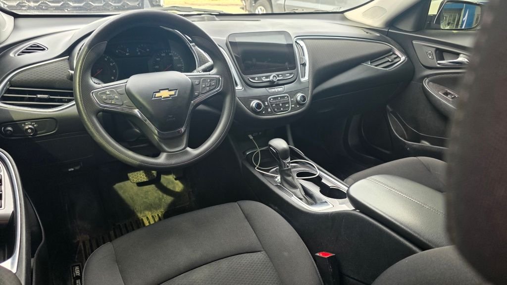 Used 2021 Chevrolet Malibu 1LT with VIN 1G1ZD5ST0MF073672 for sale in Champaign, IL