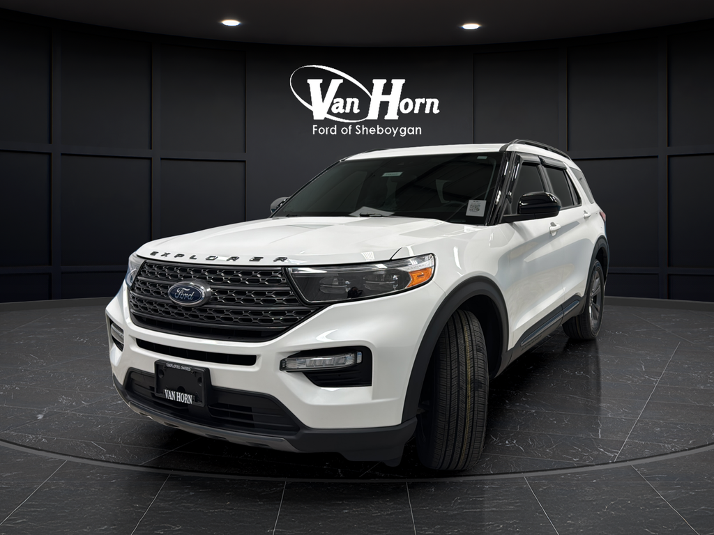 Used 2023 Star White Metallic Tri-Coat Ford XLT image 3