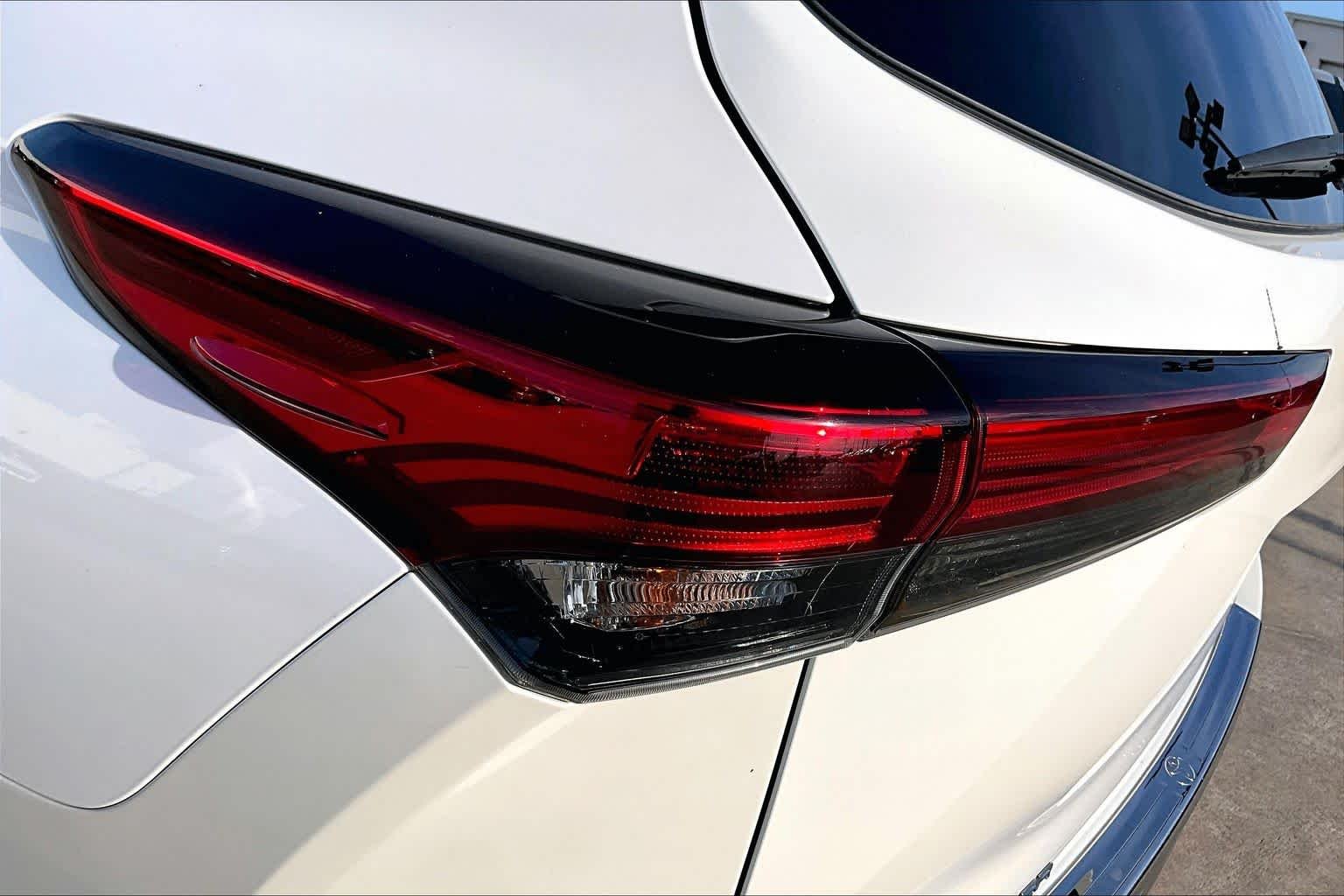 Used 2020 Blizzard Pearl Toyota Hybrid Platinum image 28