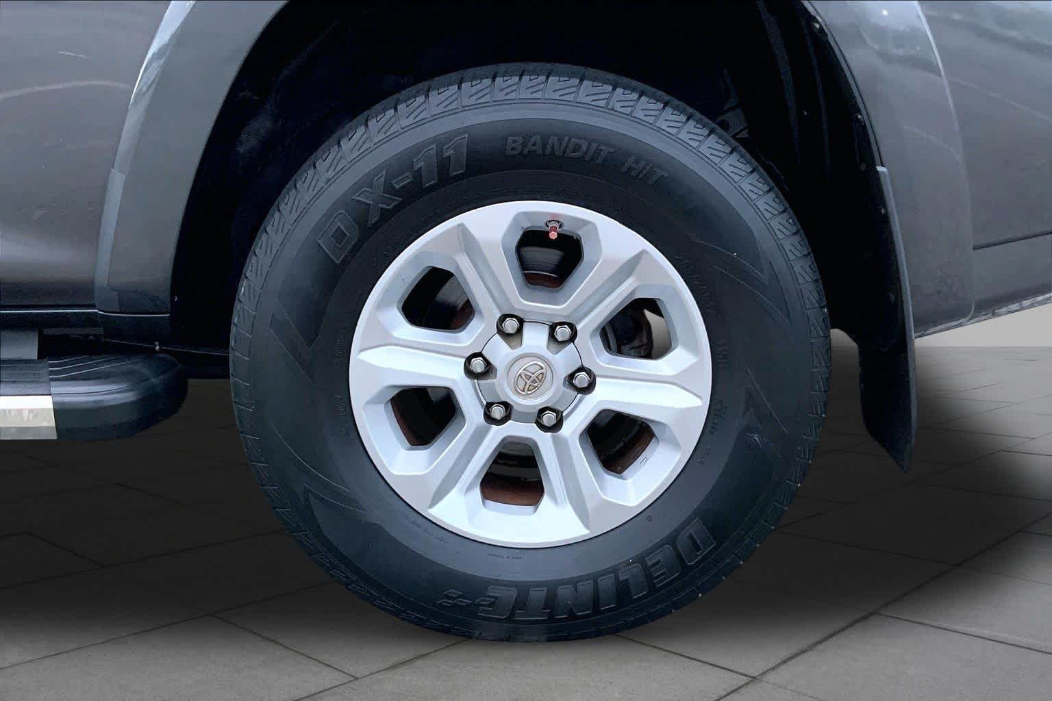Used 2018 Magnetic Gray Metallic Toyota SR5 Premium image 10