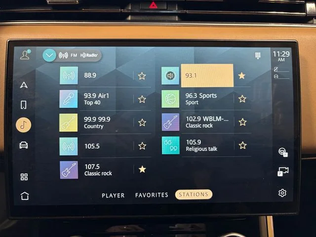 Used 2023 Black Land Rover SE Dynamic image 19