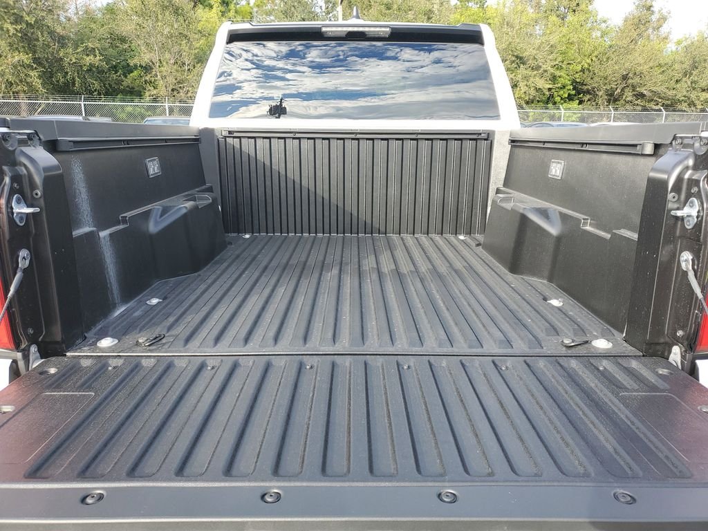 2025 Toyota Tacoma SR5 - Photo 18