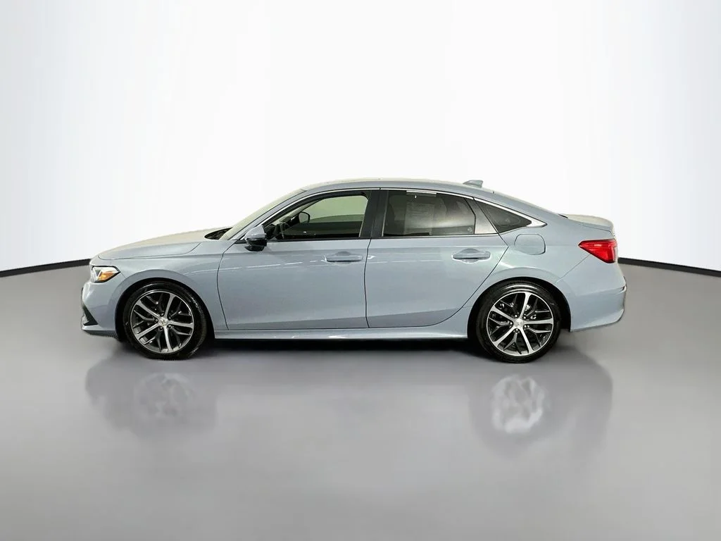 Used 2024 Morning Mist Metallic Honda Touring image 5