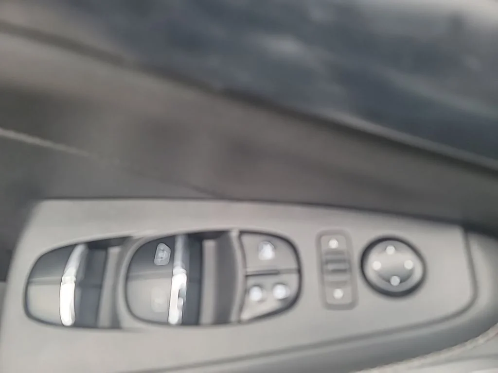 Used 2023 Silver Nissan Platinum image 13