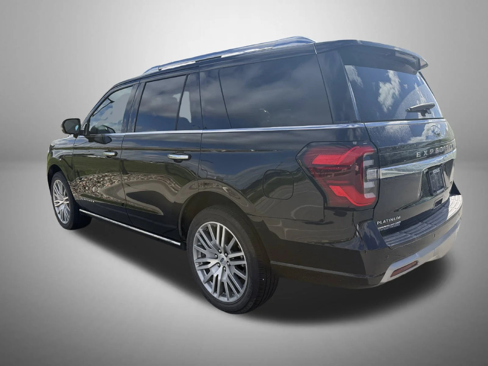 Used 2023 Black Ford Platinum image 4